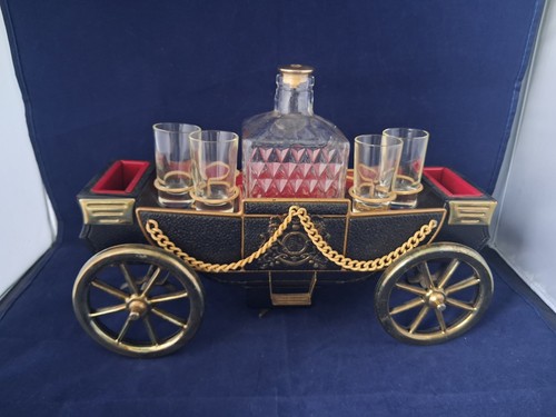 Vintage carriage glass - vintage, carriage,